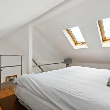 Modern Spacious Mezzanine With Balcony In *