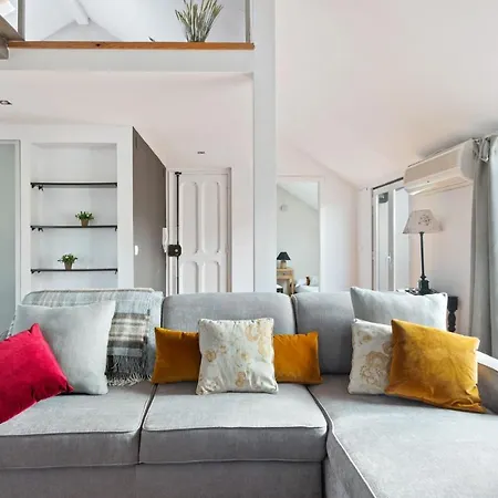 Modern Spacious Mezzanine With Balcony In Apartment *
