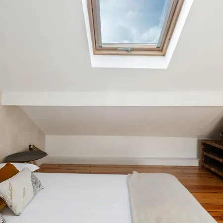 Apartament Modern Spacious Mezzanine With Balcony In Lizbona