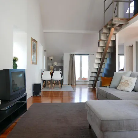Modern Spacious Mezzanine With Balcony In Apartment Lisbon